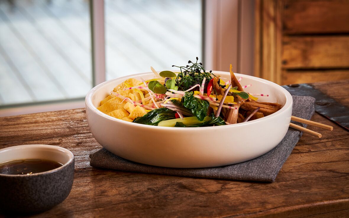 EASE RAK Porcelain Schale mit Fleisch, Gemüse und Reis